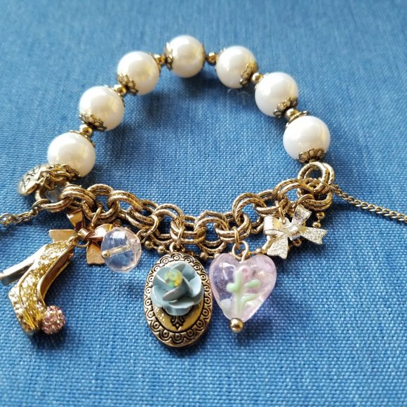 Betsey Johnson Half-Stretch Floral High Heel Charm Bracelet - GPC - Picture 5 of 6